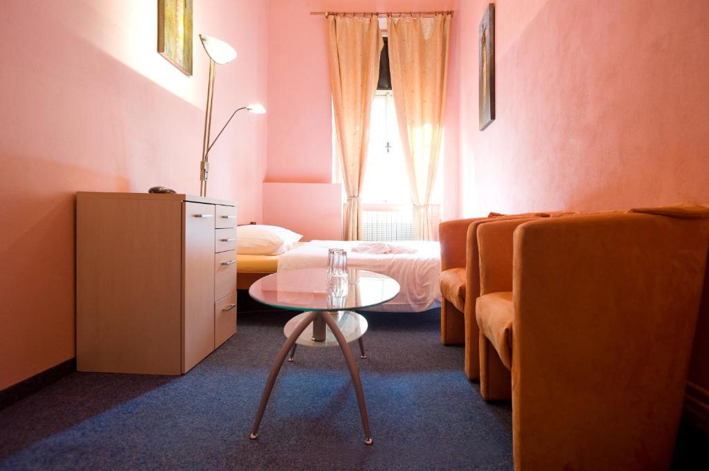 ホテル クラブ プラハ  部屋 写真